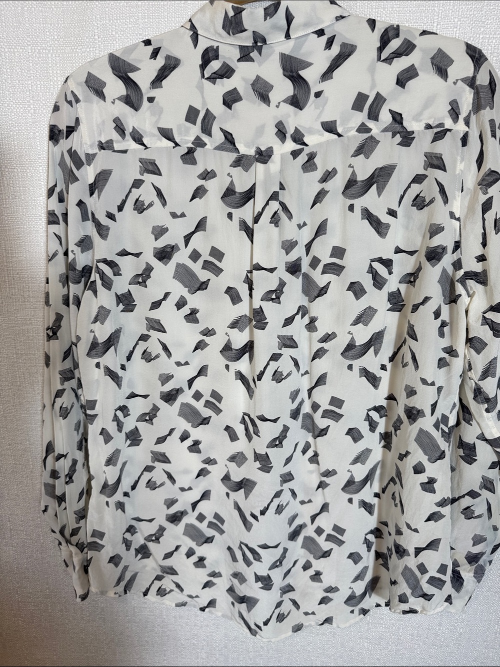 Everlane 100% Silk Abstract Print Button Front Blouse Large Ivory Gray - Picture 5 of 9